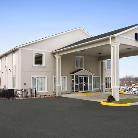 Days Inn By Wyndham Woodstock Dış mekan fotoğraf