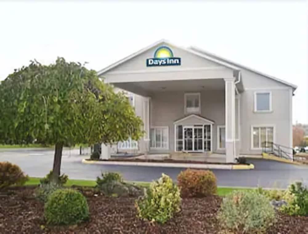 Days Inn By Wyndham Woodstock Dış mekan fotoğraf
