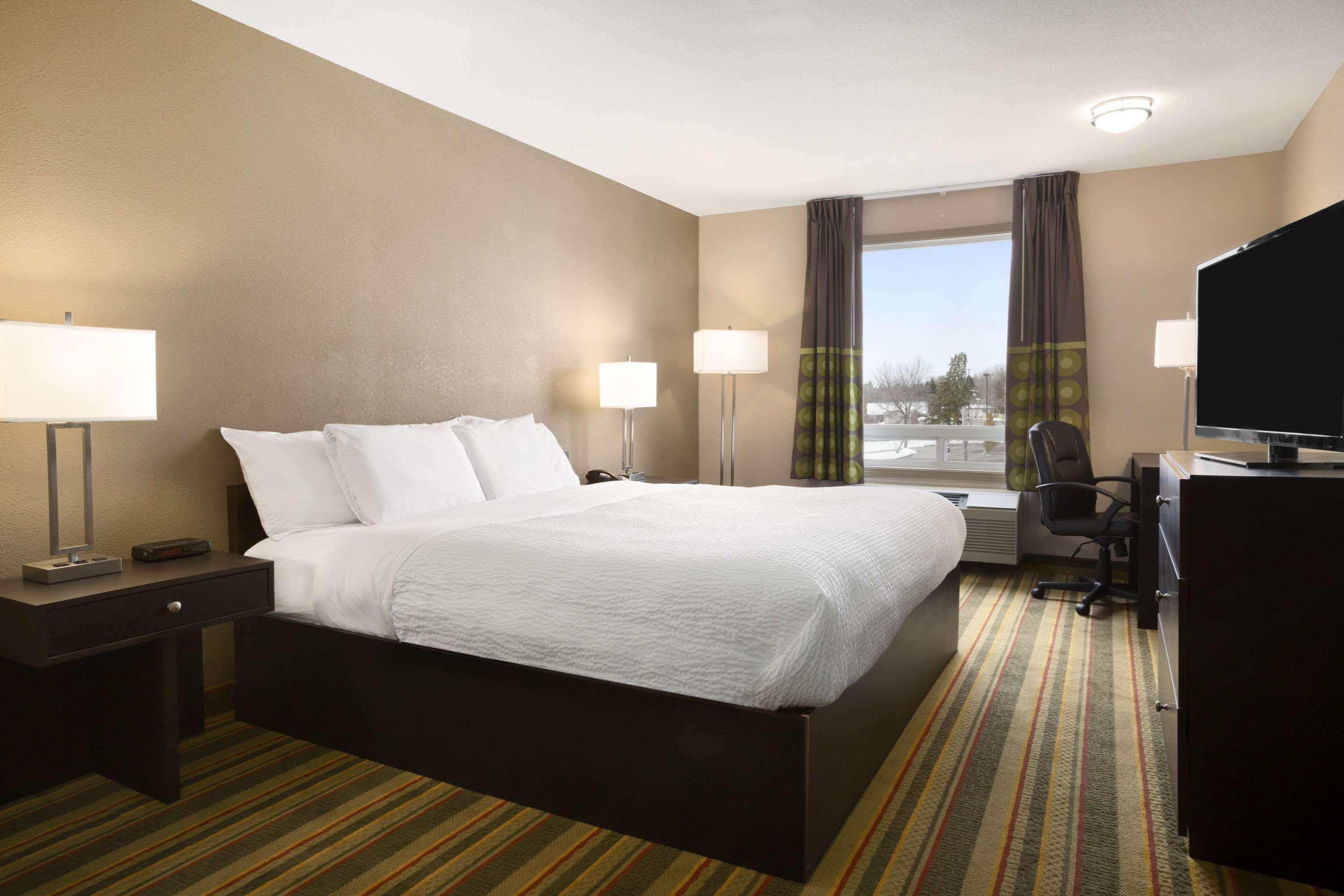 Days Inn By Wyndham Woodstock Dış mekan fotoğraf