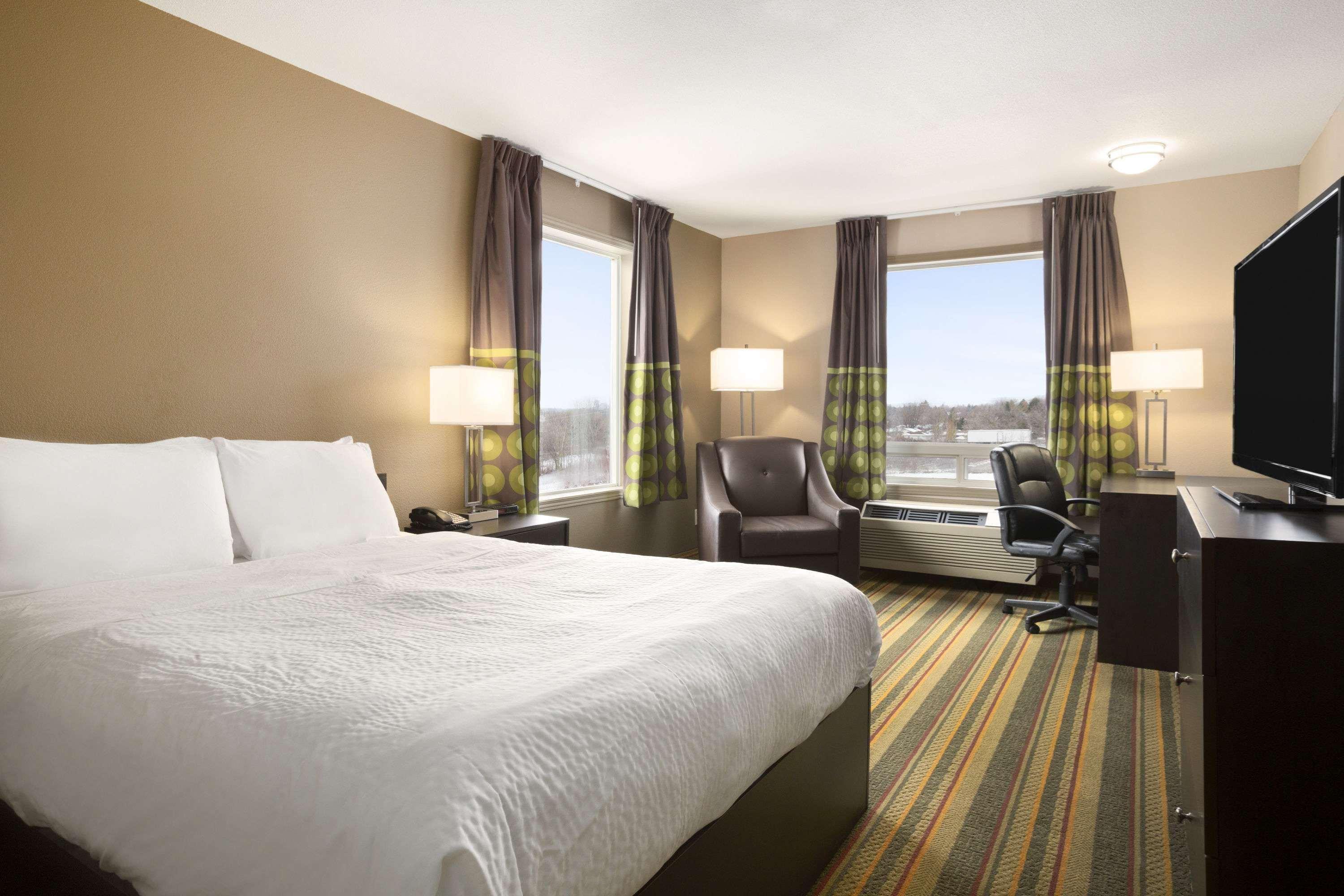 Days Inn By Wyndham Woodstock Dış mekan fotoğraf