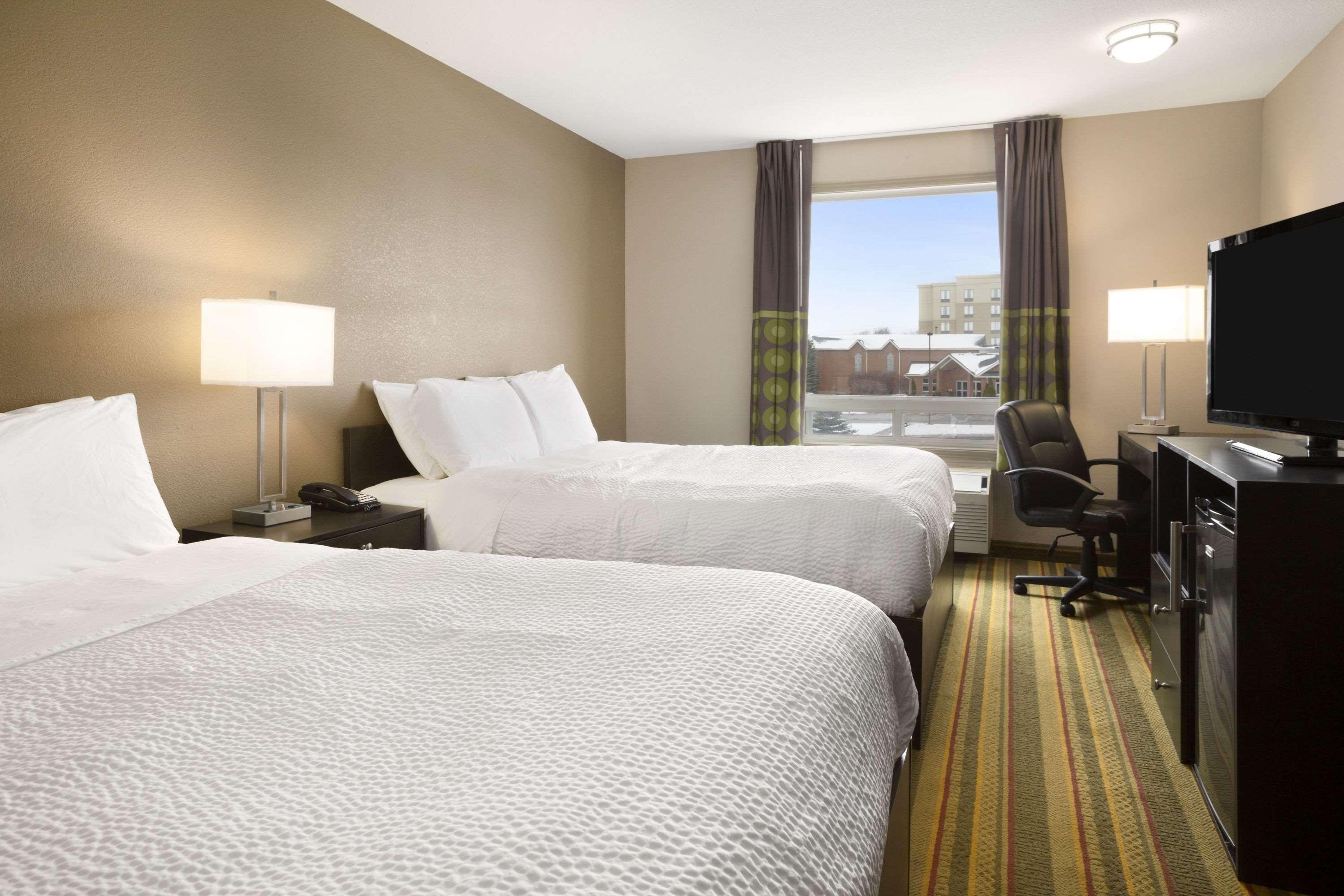 Days Inn By Wyndham Woodstock Dış mekan fotoğraf
