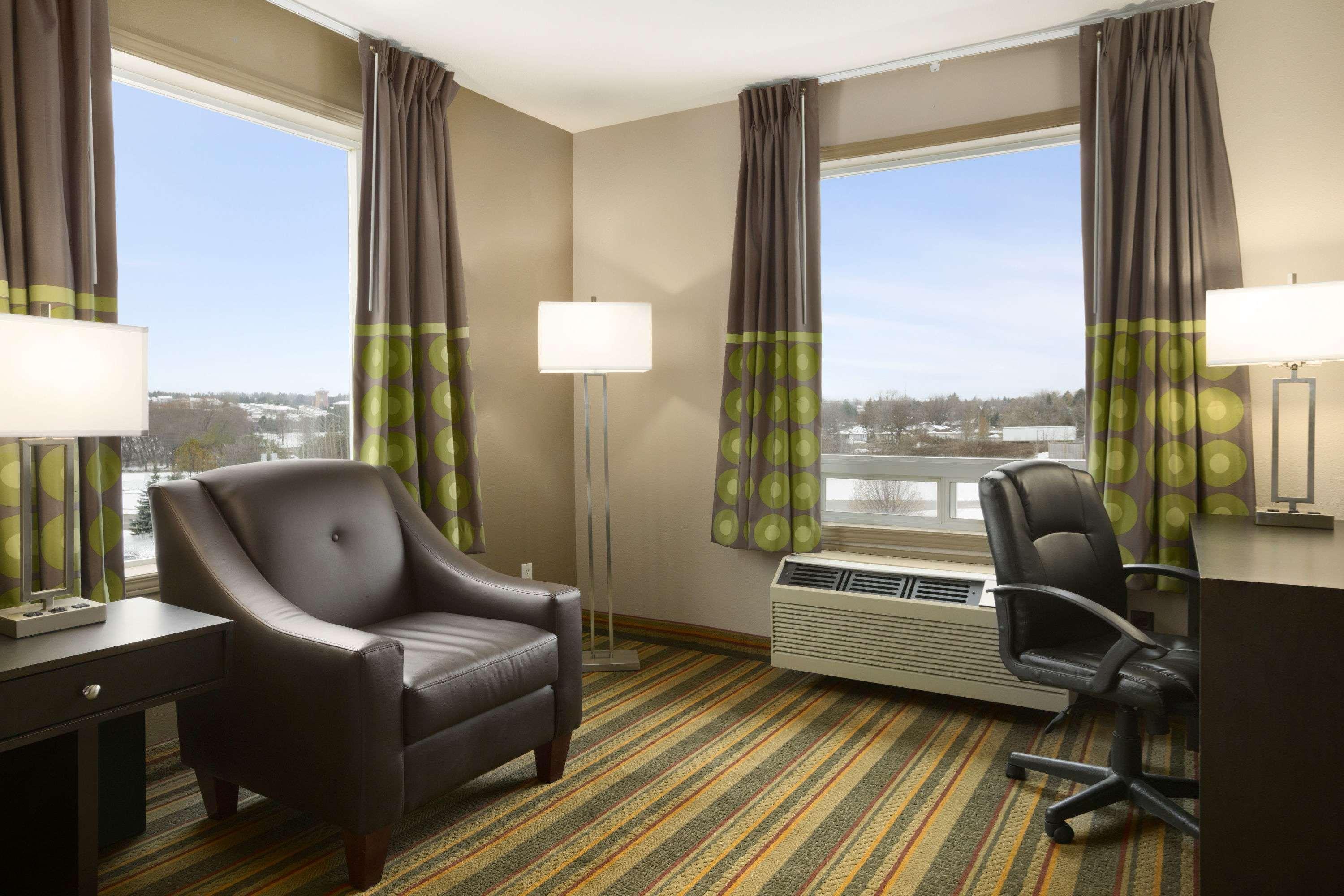 Days Inn By Wyndham Woodstock Dış mekan fotoğraf