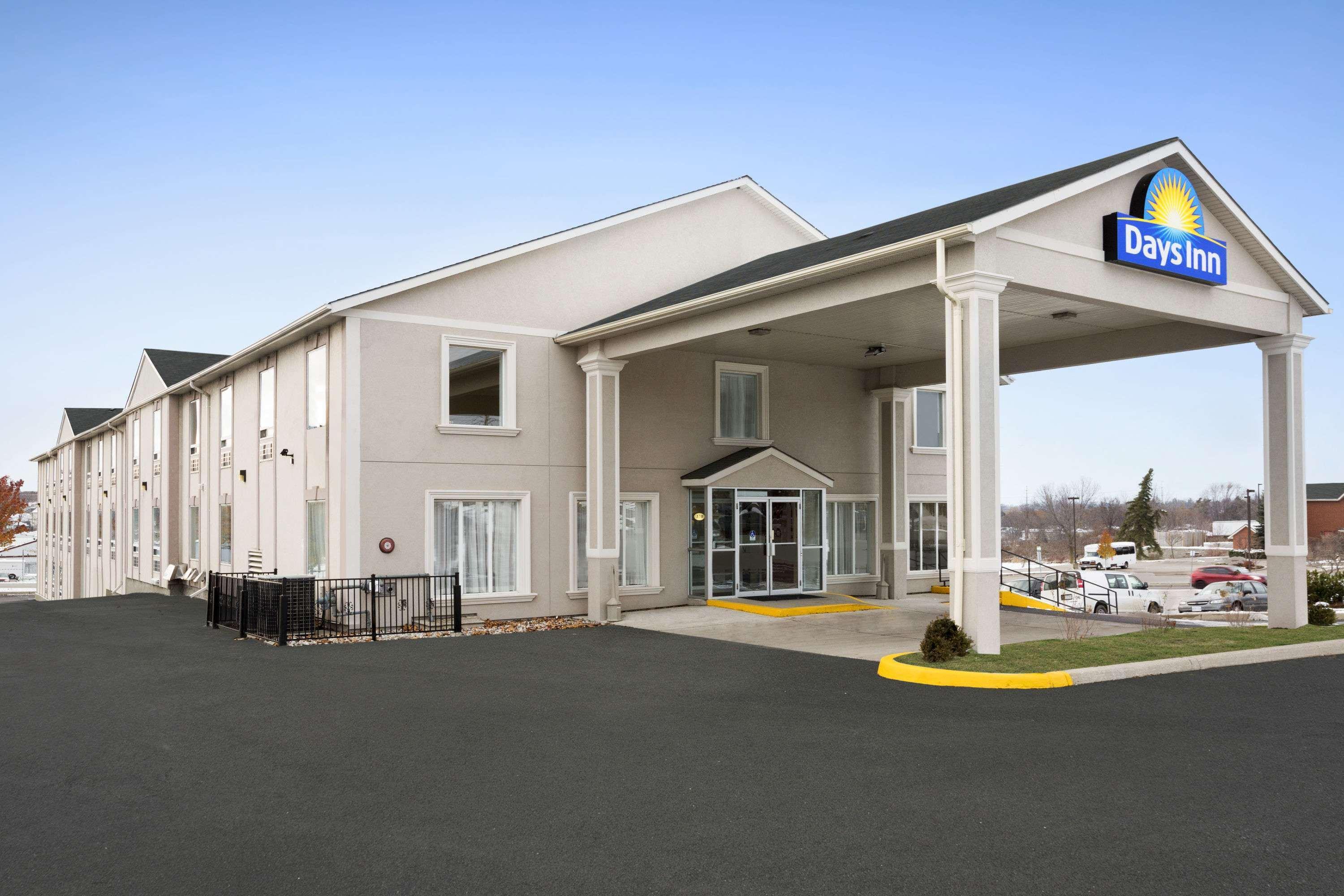 Days Inn By Wyndham Woodstock Dış mekan fotoğraf