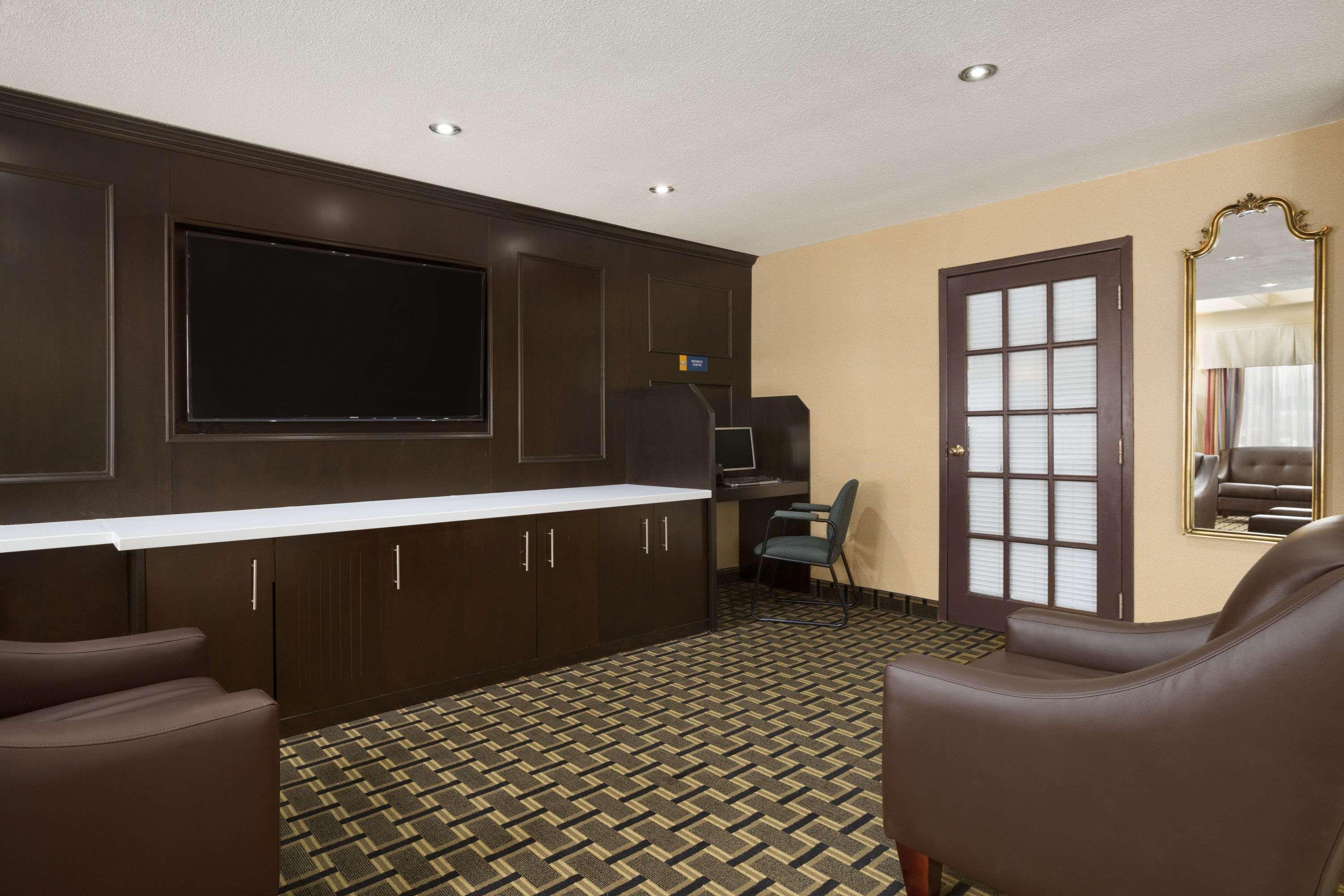 Days Inn By Wyndham Woodstock Dış mekan fotoğraf