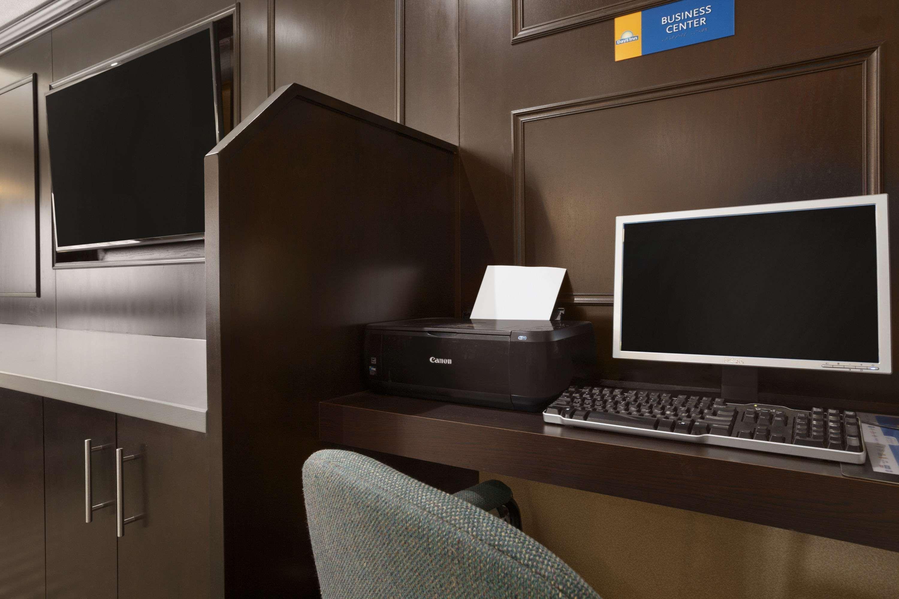 Days Inn By Wyndham Woodstock Dış mekan fotoğraf